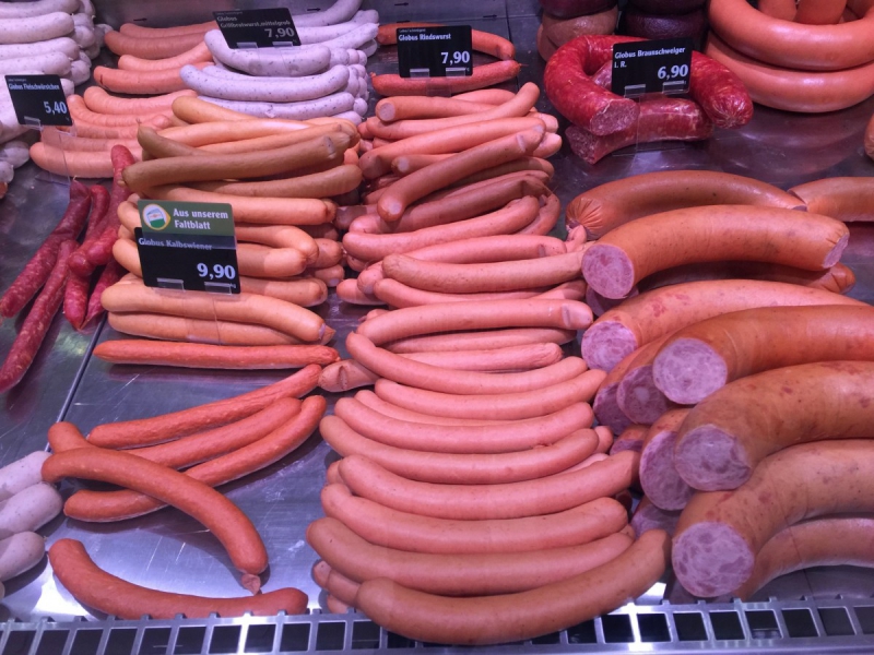 charcuterie-CLAVIERS-min_sausages_meat_butchery-1069321